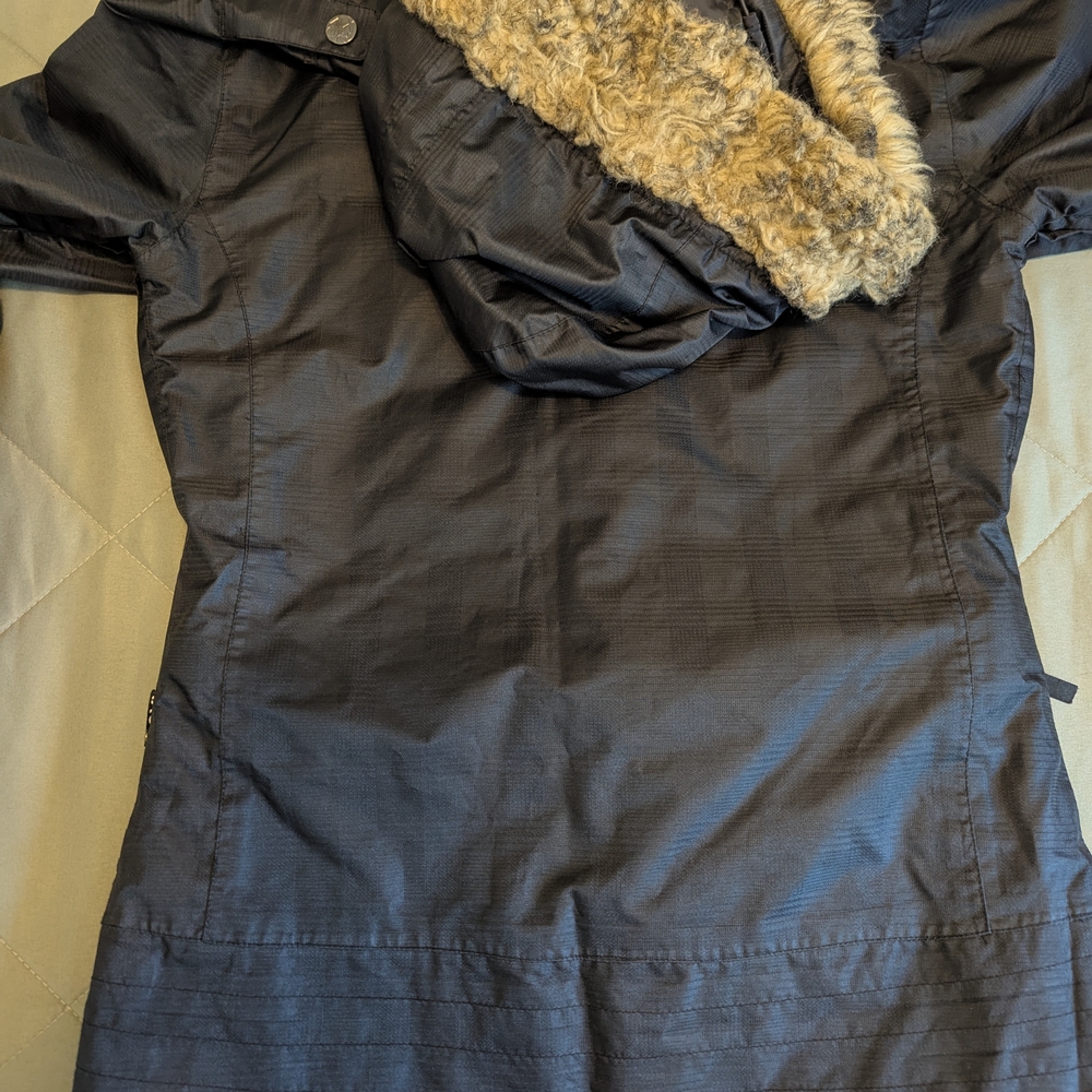 Roxy Black Jacket with Subtle Pattern - Picture 11 of 15